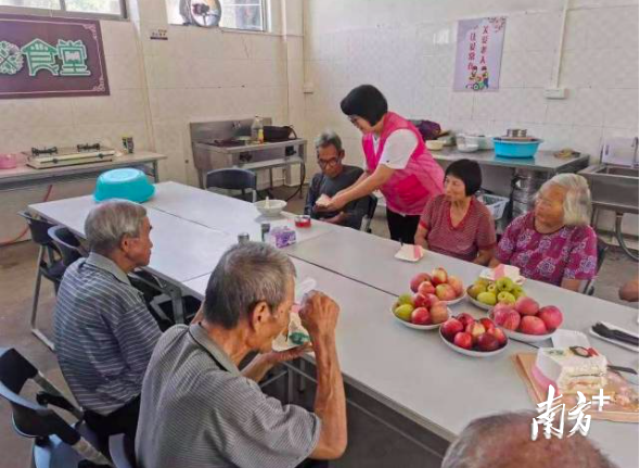 爱心食堂。 南方+ 陈欣欣 拍摄 图片