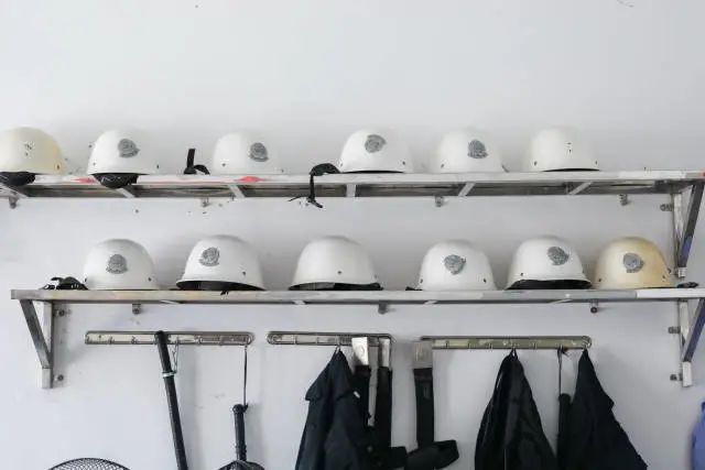 周水龙出资为联防队购买的设备。 汪旭莹 摄 图片