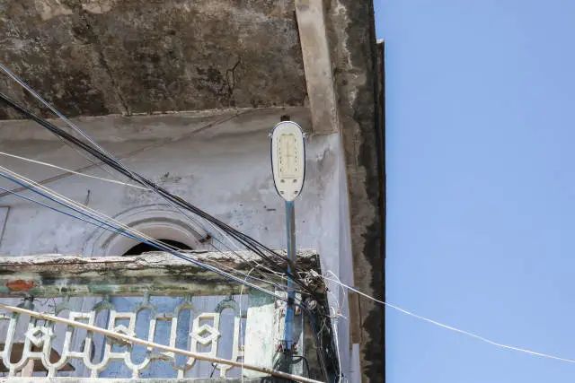 周水龙自费安装的路灯。 汪旭莹 摄 图片