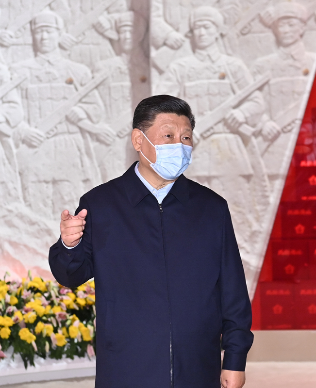 10月19日,党和国家领导人习近平、李克强、栗战书、汪洋、王沪宁、赵乐际、韩正、王岐山等在中国人民革命军事博物馆参观“铭记伟大胜利 捍卫和平正义——纪念中国人民志愿军抗美援朝出国作战70周年主题展览”。 新华社记者 李响 摄